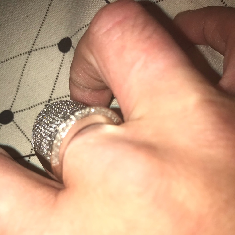 BEAUTIFUL 4.36ctw PAVE DIAMOND RING in WHITE GOLD - Picture 8 of 13